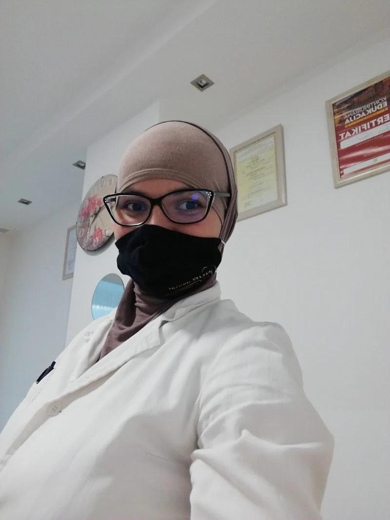 Nur, doktorica stomatologije